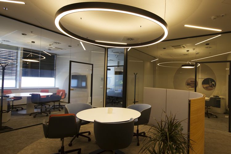 Fordított okosfólia áttetszó állapotban